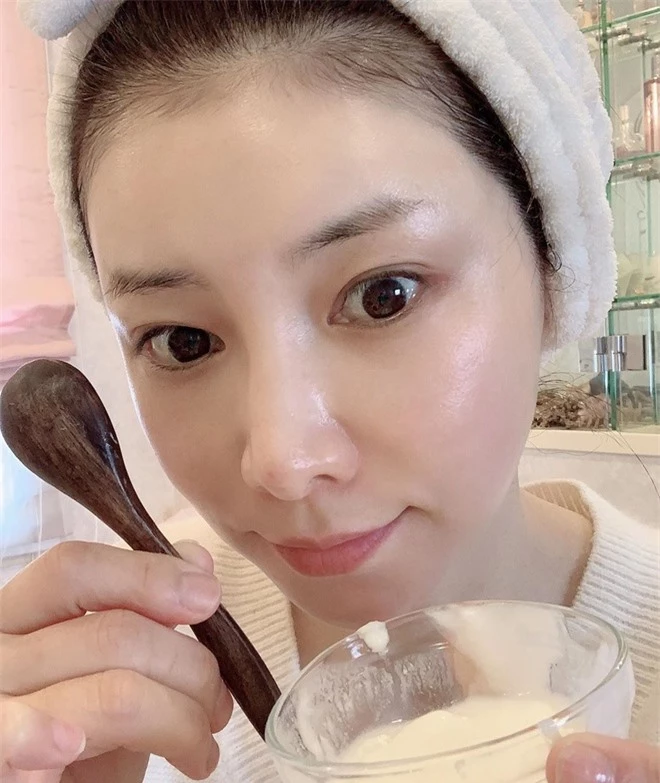 Người mẫu Nhật 52 tuổi trẻ như thiếu nữ nhờ dùng nước vo gạo ảnh 04
