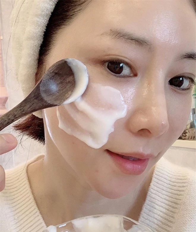 Người mẫu Nhật 52 tuổi trẻ như thiếu nữ nhờ dùng nước vo gạo ảnh 05