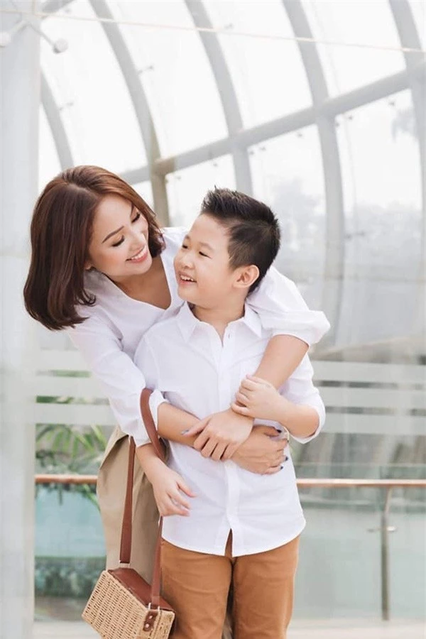 Nhan sắc tuổi 35 gợi cảm của Vân Hugo, nữ diễn viên sắp lấy kết hôn lần 2 - Ảnh 10. Nhan sắc tuổi 35 gợi cảm của Vân Hugo, nữ diễn viên sắp lấy kết hôn lần 2 - Ảnh 10.