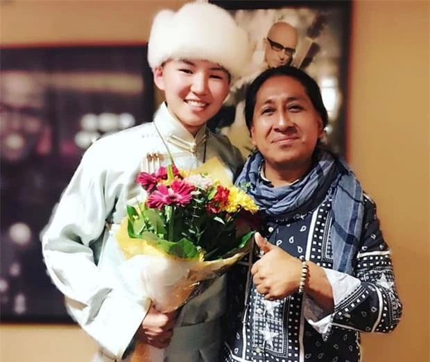 Sau 9 năm, cậu bé Mông Cổ gây sốt với 'Gặp mẹ trong mơ' đã trở thành chàng trai tuấn tú 4