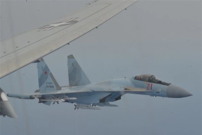 Su-35 Nga truy sát máy bay P-8 Mỹ mang 2 loại tên lửa khủng mà phi công sừng sỏ cũng sợ? - Ảnh 2.