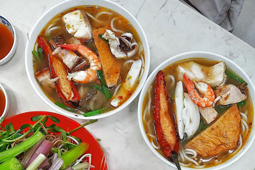 5 món bún nóng hổi hút khách vào chiều mưa ở TP.HCM