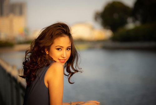 Nhan sắc tuổi 35 gợi cảm của Vân Hugo, nữ diễn viên sắp lấy kết hôn lần 2