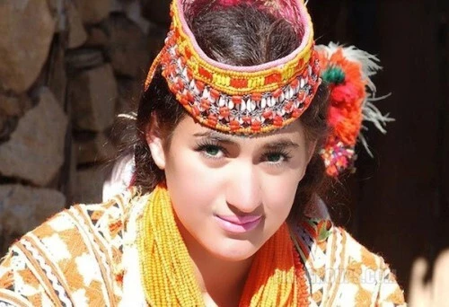 Những cô gái xinh đẹp trong hình thuộc Kalash, bộ tộc nổi tiếng với những phụ nữ đẹp sống ở Pakistan - quốc gia thuộc khu vực Nam Á.