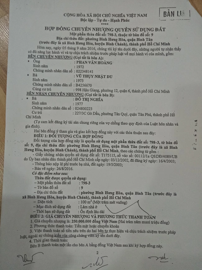 Hợp đồng chuyển nhượng lô đất D13 thuộc dự án cho khách hàng Đỗ Thị Nghĩa với giá 250 triệu đồng được công chứng, nhưng thực tế công ty Mai Lành thu 2,4 tỷ đồng của khách hàng.