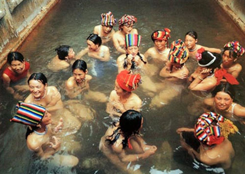 Vương quốc phụ nữ: Nơi phái đẹp thoải mái cặp kè với nhiều nam giới