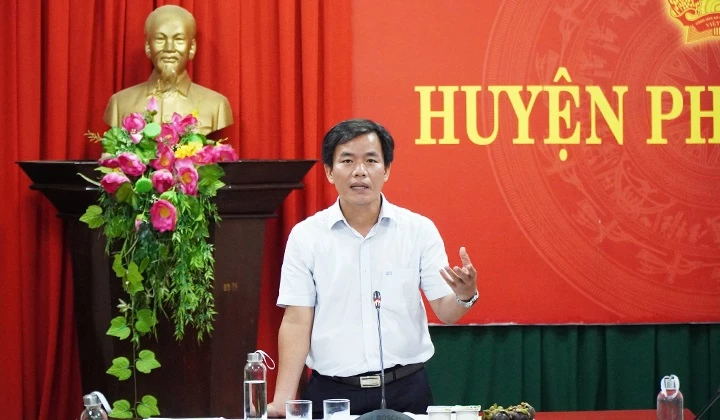 Phó Chủ tịch UBND tỉnh Thừa Thiên Huế Nguyễn Văn Phương phát biểu chỉ đạo tại buổi làm việc.