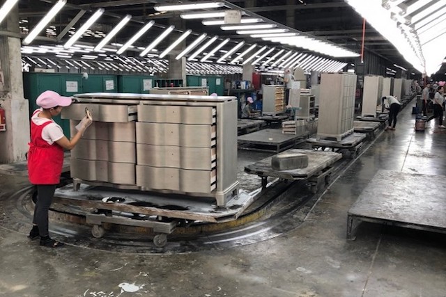 Bình Dương: Ngành gỗ bán hàng trên Amazon và Alibaba giúp vượt khó khăn do đại dịch Covid-19