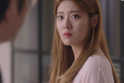 'Chuỗi ngày ác mộng' của người vợ sau khi phát hiện mùi nước hoa lạ trên áo chồng