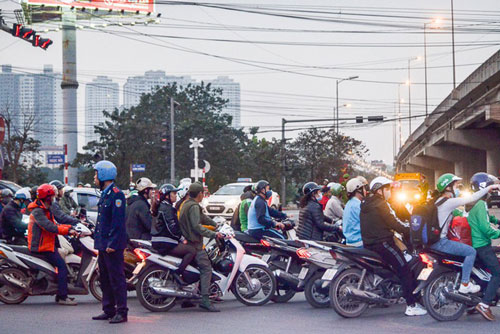 Bộ GTVT vẫn giữ đề xuất quy định xe máy phải bật đèn cả ngày