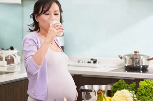 Những thực phẩm có thể giúp mẹ bầu sinh con trắng bóc, ai cũng mê