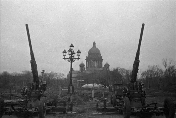 Bí ẩn “con đường sống” và “con đường chiến thắng” ở Leningrad