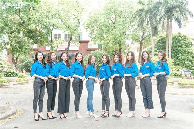 Top 10 thí sinh Hoa khôi Báo chí khoe sắc với màu áo xanh tình nguyện - 1