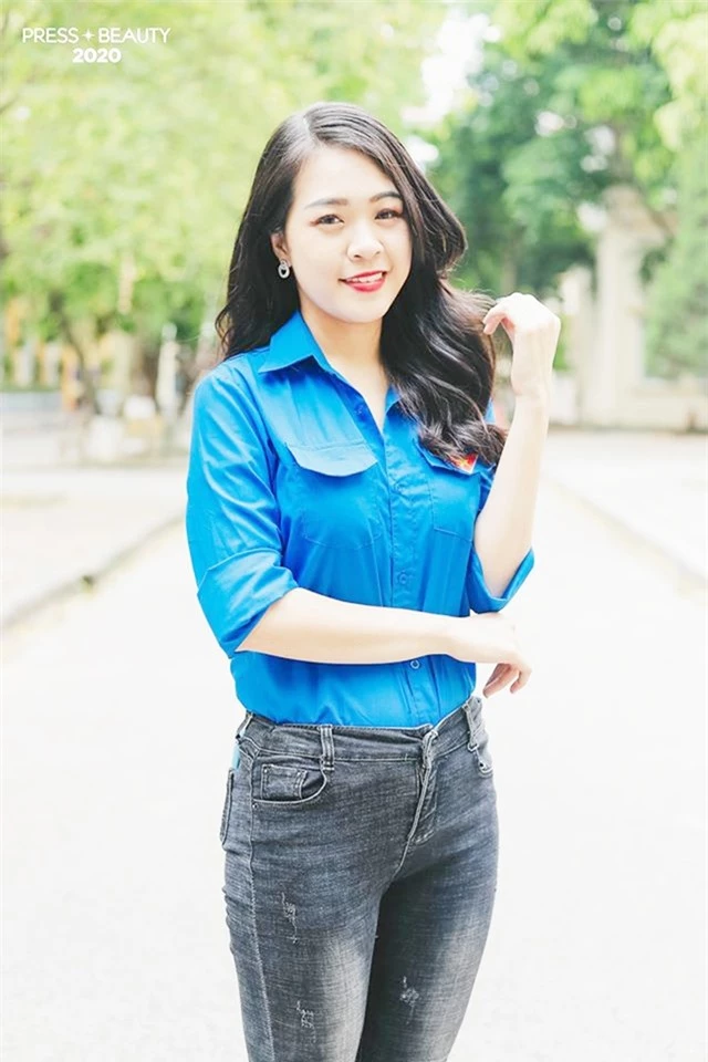 Top 10 thí sinh Hoa khôi Báo chí khoe sắc với màu áo xanh tình nguyện - 11