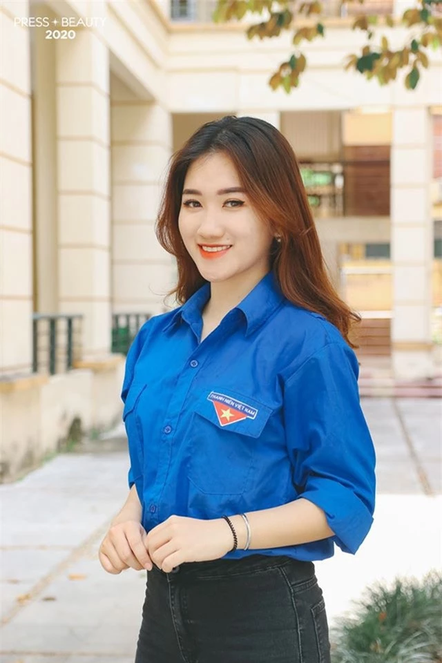 Top 10 thí sinh Hoa khôi Báo chí khoe sắc với màu áo xanh tình nguyện - 3