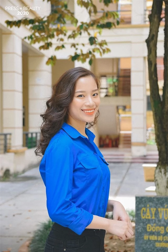 Top 10 thí sinh Hoa khôi Báo chí khoe sắc với màu áo xanh tình nguyện - 4