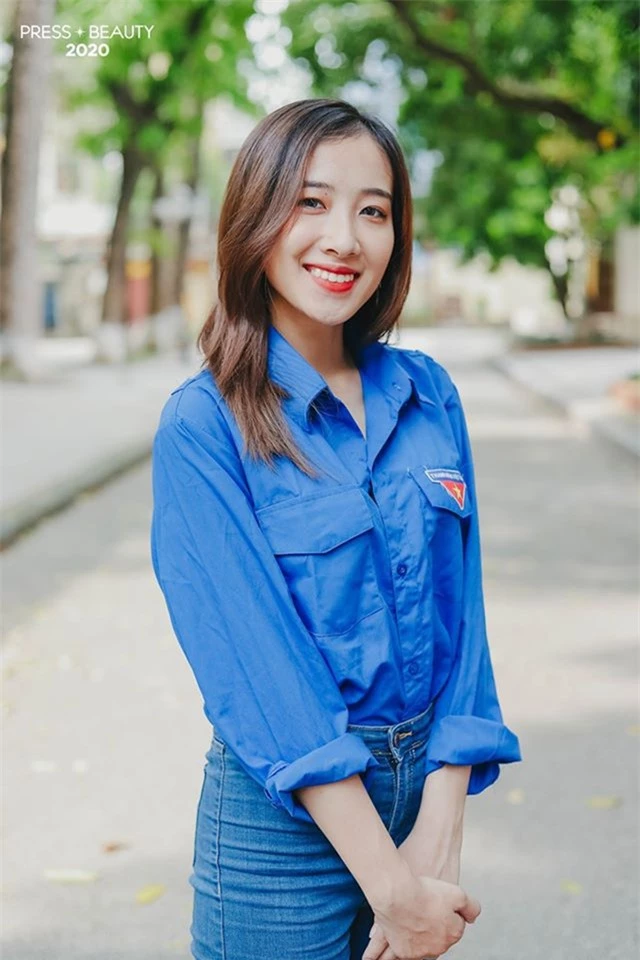 Top 10 thí sinh Hoa khôi Báo chí khoe sắc với màu áo xanh tình nguyện - 5