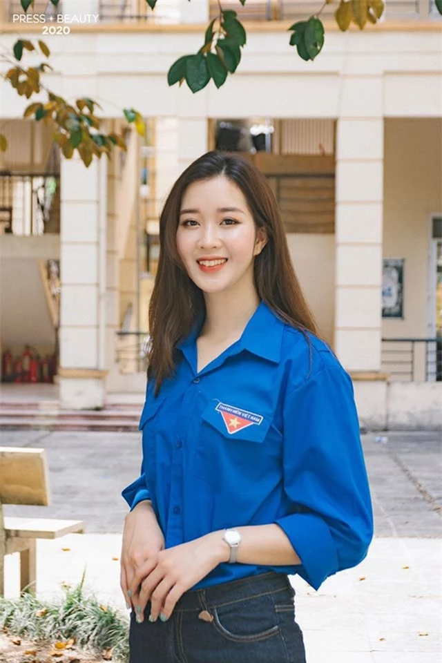 Top 10 thí sinh Hoa khôi Báo chí khoe sắc với màu áo xanh tình nguyện - 7 Top 10 thí sinh Hoa khôi Báo chí khoe sắc với màu áo xanh tình nguyện - 7