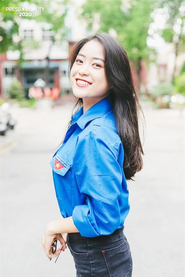 Top 10 thí sinh Hoa khôi Báo chí khoe sắc với màu áo xanh tình nguyện - 8