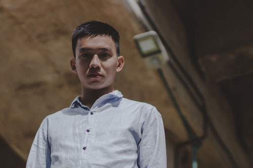 Vừa nghe con bàn chuyện cưới vợ, mẹ đã bực bội đưa ra 2 tờ giấy khiến tôi "choáng"