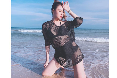 Hoàng Thuỳ Linh hiếm hoi đăng ảnh bikini khoe dáng nuột nà