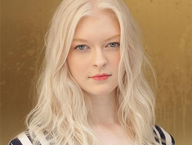 Chiêm ngưỡng nhan sắc như "búp bê sống" của người mẫu bạch tạng Joanna Bajena