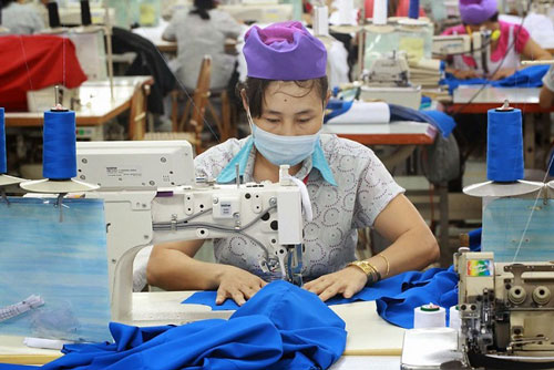 Đang giữa ngã ba đường, kinh tế Việt Nam nên chọn lối nào?