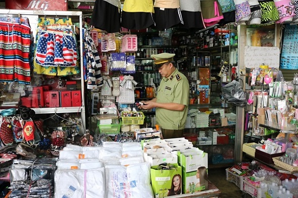 Thái Nguyên: Kiểm tra loạt điểm nóng, thu giữ hàng trăm sản phẩm có dấu hiệu giả mạo nhãn mác