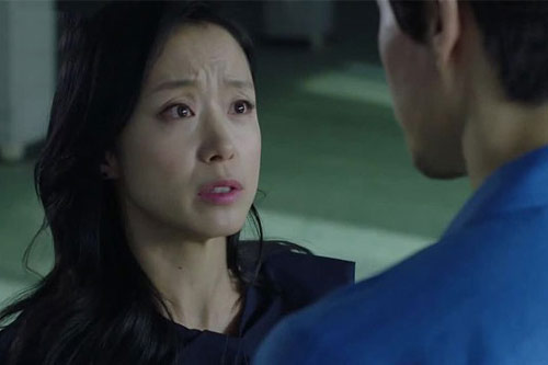 Rình vợ ngoại tình, đến khi thấy em sánh đôi cùng "người đó" ra khỏi khách sạn, tôi điếng người