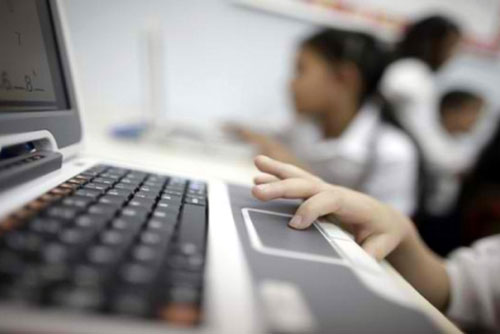 Trẻ em chưa ý thức được nguy hại khi kết bạn với người lạ trên mạng