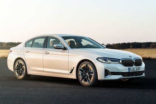 BMW 5-Series 2021 có ưu điểm gì để cạnh tranh cùng Mercedes-Benz E-Class