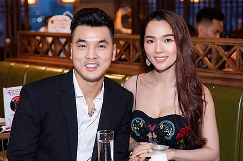 Vợ Ưng Hoàng Phúc khoe dáng 'gái ba con'