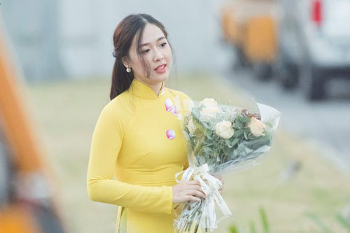 Cô gái tặng hoa Tổng thống Trump nói gì khi đầu quân về làm MC VTV?