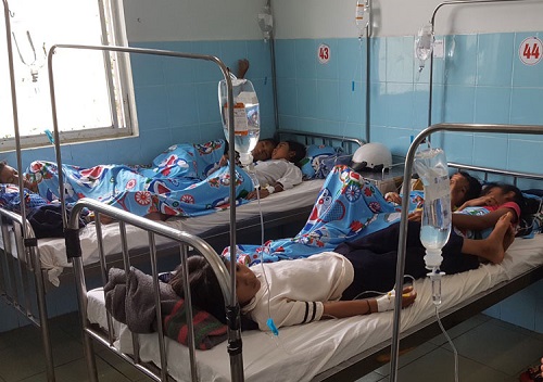 Lâm Đồng: Sau khi ăn bánh mì từ thiện, 135 học sinh nhập viện