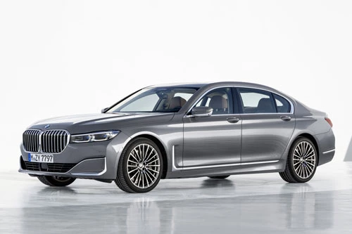 =8. BMW M760i 2020 (thời gian tăng tốc từ 0-96 km/h: 3,4 giây).