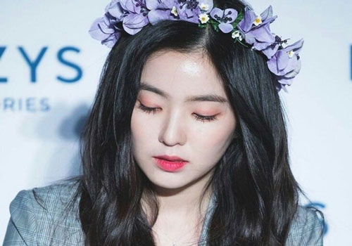 Những idol nữ đội vòng hoa đẹp tựa 'nữ thần'