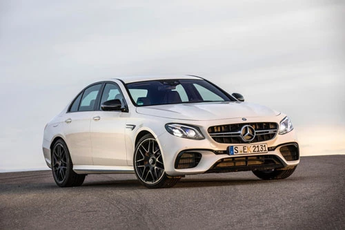 =2. Mercedes-AMG E 63 S 2020 (thời gian tăng tốc từ 0-96 km/h: 3 giây).