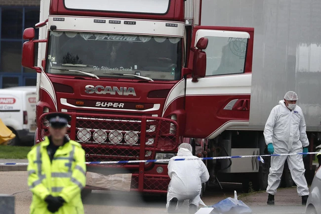 Xe tải chở container chứa 39 thi thể người Việt được phát hiện tại hạt Essex, Anh hôm 23/10/2019. (Ảnh: AP)