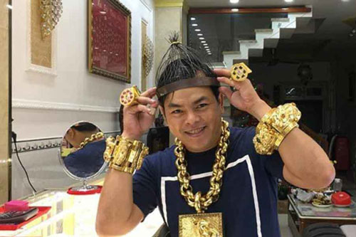 Phúc XO, kẻ nổi danh nhờ đeo nhiều vàng sắp hầu tòa