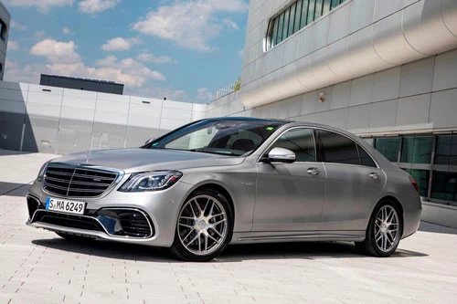 =8. Mercedes-AMG S 63 2020 (thời gian tăng tốc từ 0-96 km/h: 3,4 giây).