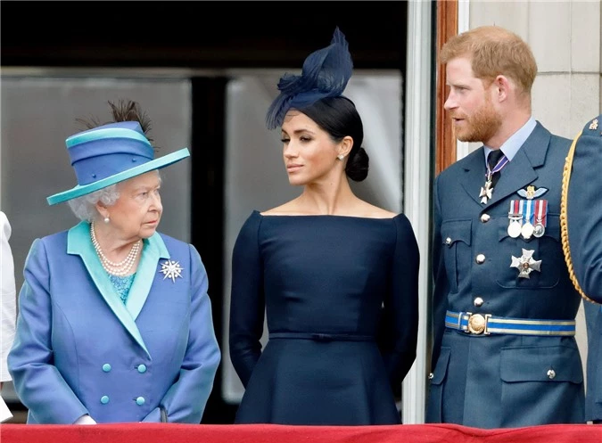 Meghan Markle nhận lời cảnh báo nghiêm trọng về việc xuất bản cuốn sách bom tấn nói xấu hoàng gia, có thể sai một ly đi một dặm - Ảnh 2.