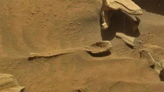  Những hình ảnh kỳ lạ nhất từng được chụp trên sao Hỏa - Ảnh 2.