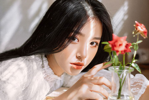 Hot girl trường Kinh tế quốc dân sở hữu gương mặt đẹp không "góc chết"