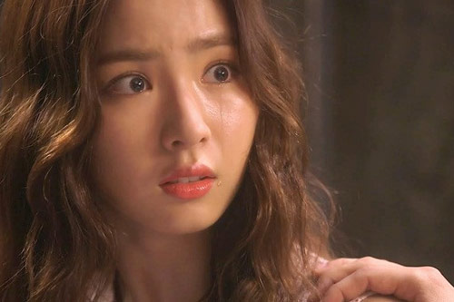 Nhìn thấy túi bóng đen cũ rơi trong nhà kho, tôi bỏ ra xem để rồi lặng người vì sự thật