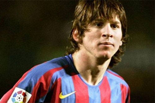 Mới 16 tuổi, Messi đã khiến sao Milan chạy 'mất dép'