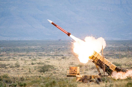 Tên lửa Patriot trong một lần bắn thử. Ảnh: Raytheon