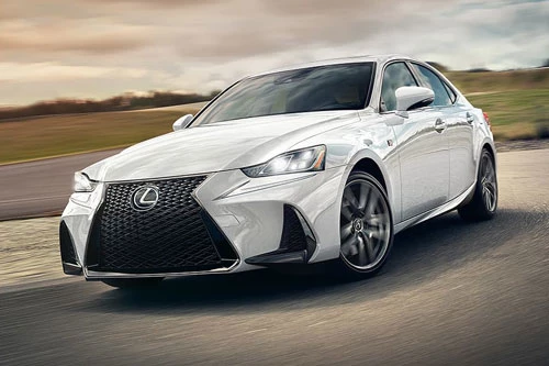 2. Lexus IS 2020.