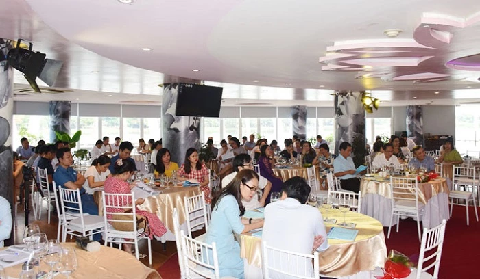Đông đảo các doanh nghiệp nhỏ và vừa đang hoạt động trên địa bàn tỉnh Thừa Thiên Huế tham gia hội thảo. Đông đảo các doanh nghiệp nhỏ và vừa đang hoạt động trên địa bàn tỉnh Thừa Thiên Huế tham gia hội thảo.