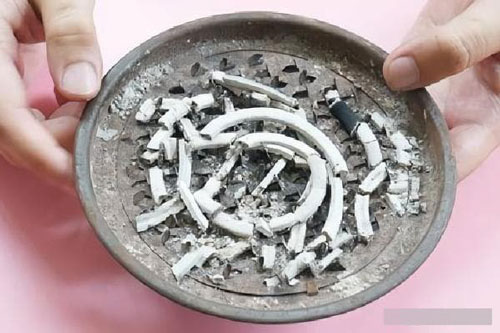 Dù gia đình có giàu đến đâu, cũng đừng vứt bỏ đống tro tàn hương muỗi, bởi nó có hai tác dụng 'kho báu' này
