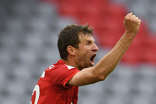 Lập kỷ lục kiến tạo, Muller cho đàn em Sancho 'ngửi khói'